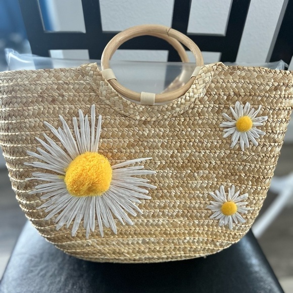 Little Daisy Straw Wooden Ring Handbag - Picture 5 of 6